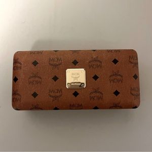 🔥 NEW MCM Hard Leather Sunglasses Case 🪄